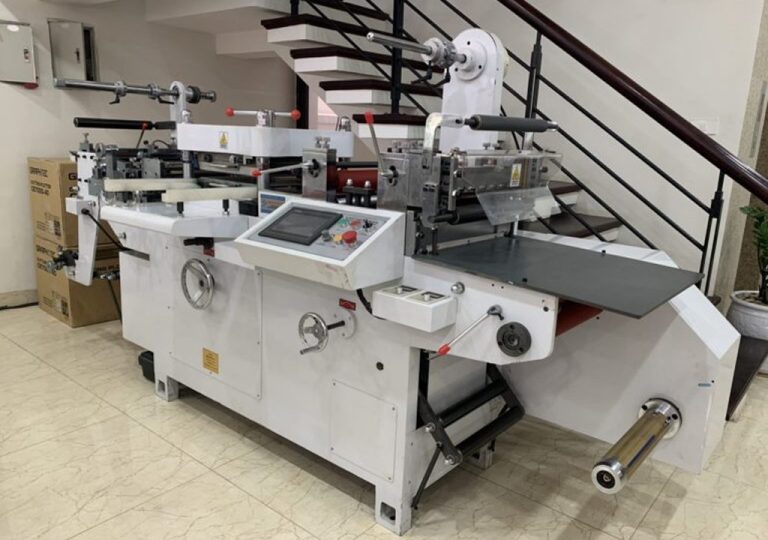 Roll label die-cutting machine in operation