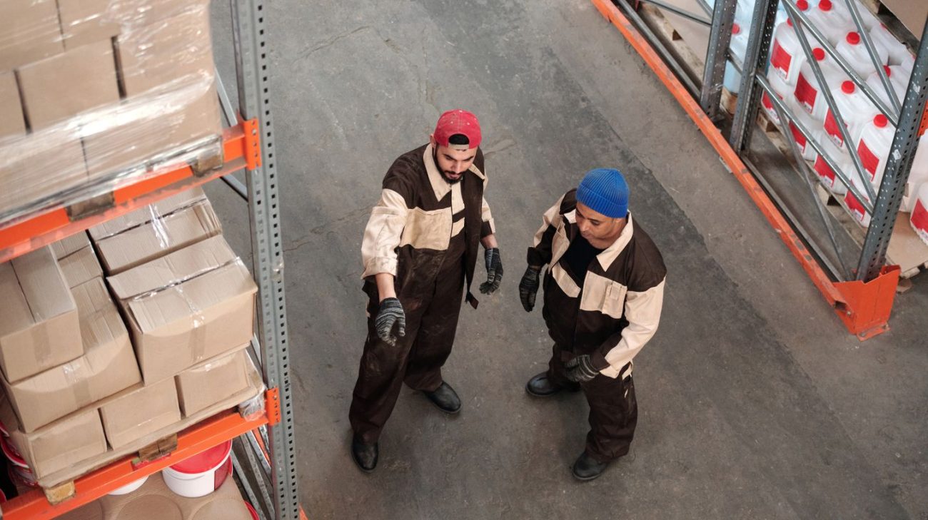 Team mapping read points between pallet racking aisles