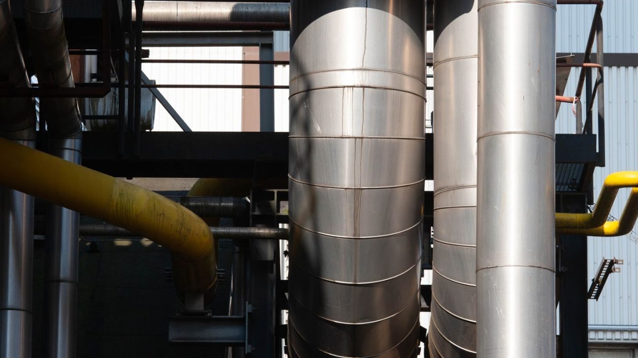 Stainless steel process vessels and pipework in a plant