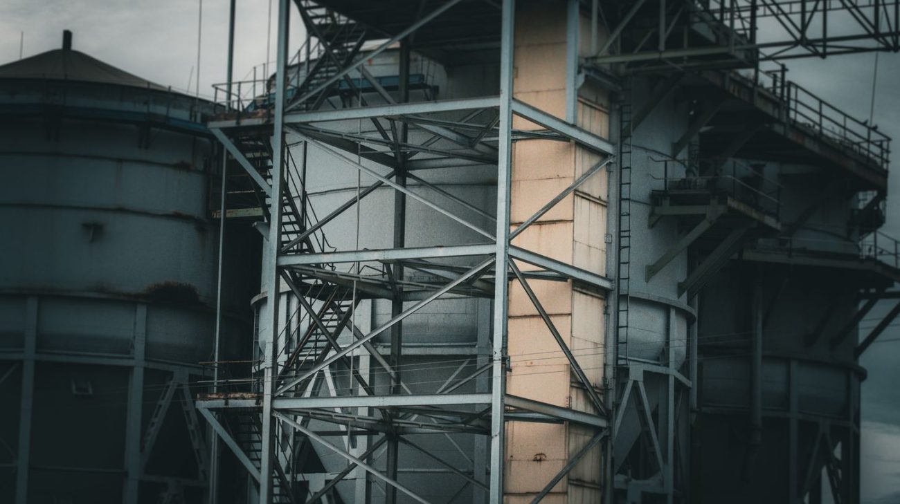 Industrial steel framework where standard RFID labels detune