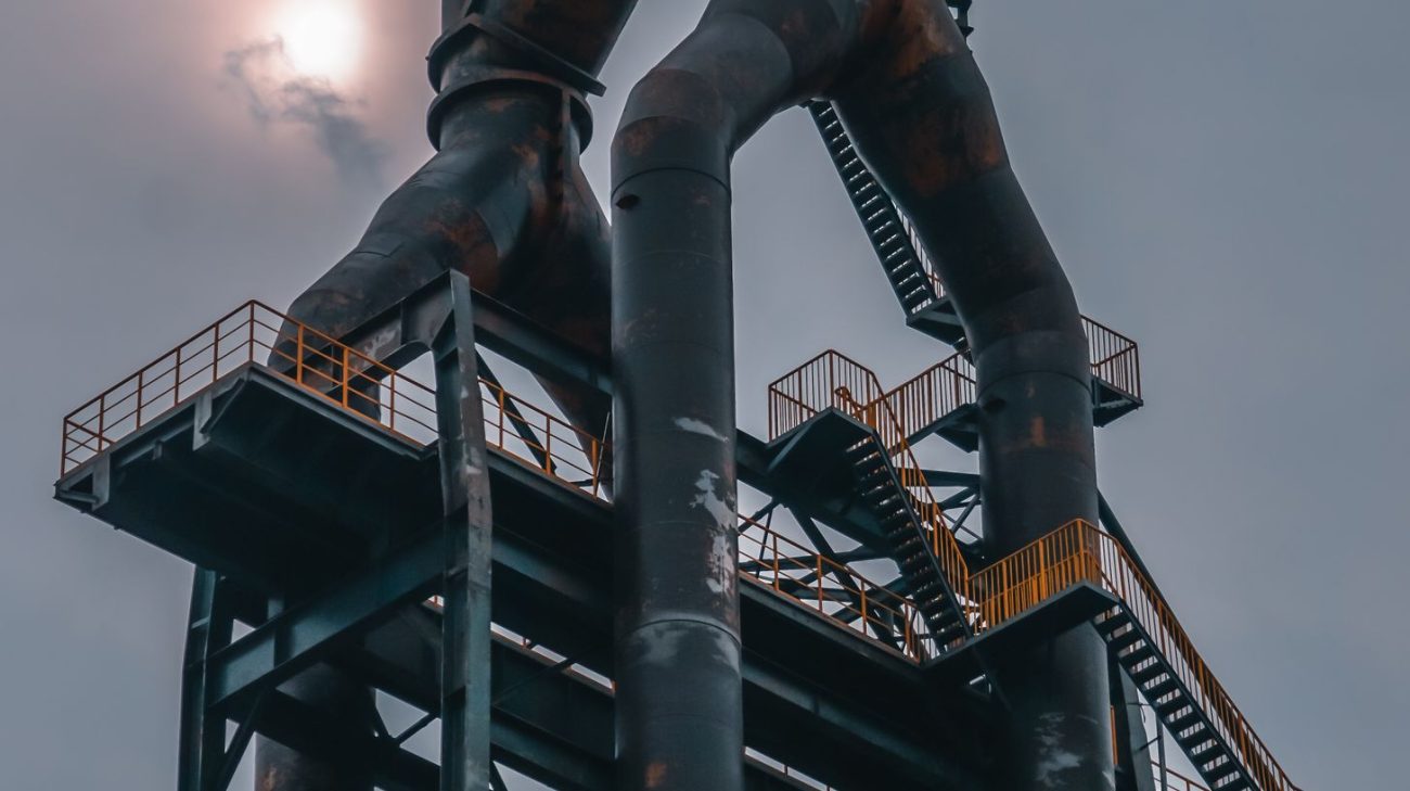 Steel plant structure with elevated walkways