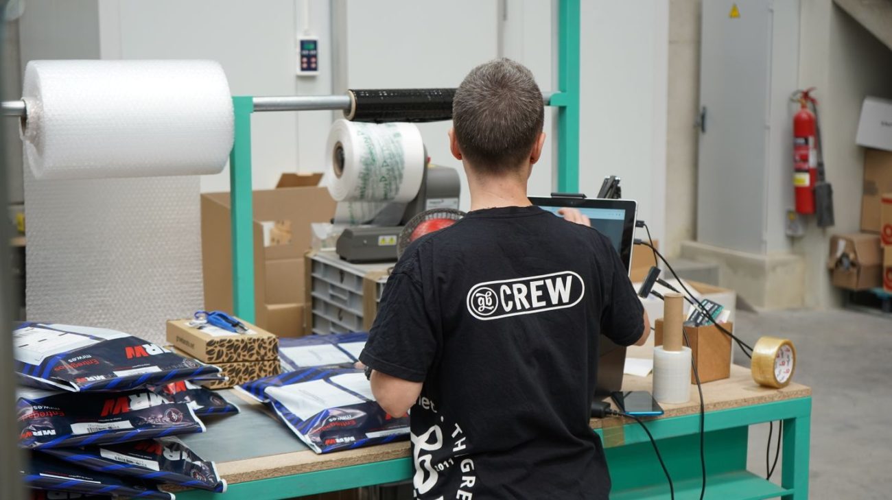 Warehouse computer receiving scanned barcode data from a connected reader